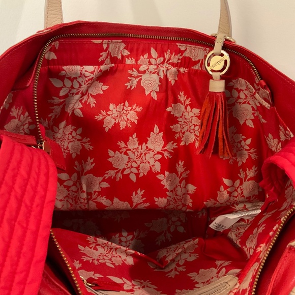 A large red leather beautifully embroidered bag - Picture 10 of 16